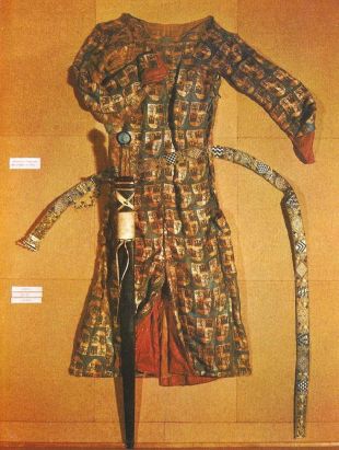 Tunic, sword and belt from the Royal Monastery of Las Huelgas, in Burgos, Spain (13th century)